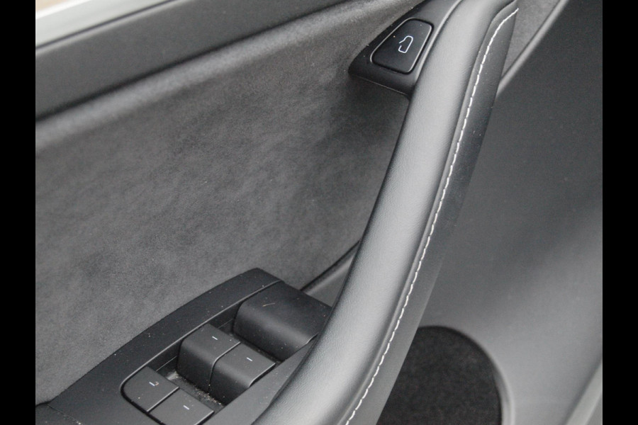 Tesla Model Y Long Range AWD 75 kWh NL-Auto | Panoramadak | 360 Camera | Full Self Driving Computer 3 | Apple Carplay |