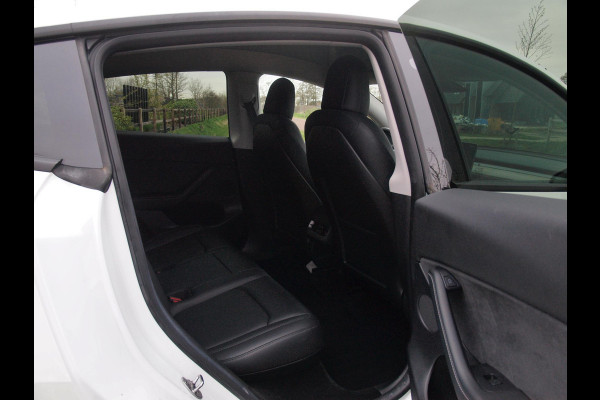 Tesla Model Y Long Range AWD 75 kWh NL-Auto | Panoramadak | 360 Camera | Full Self Driving Computer 3 | Apple Carplay |