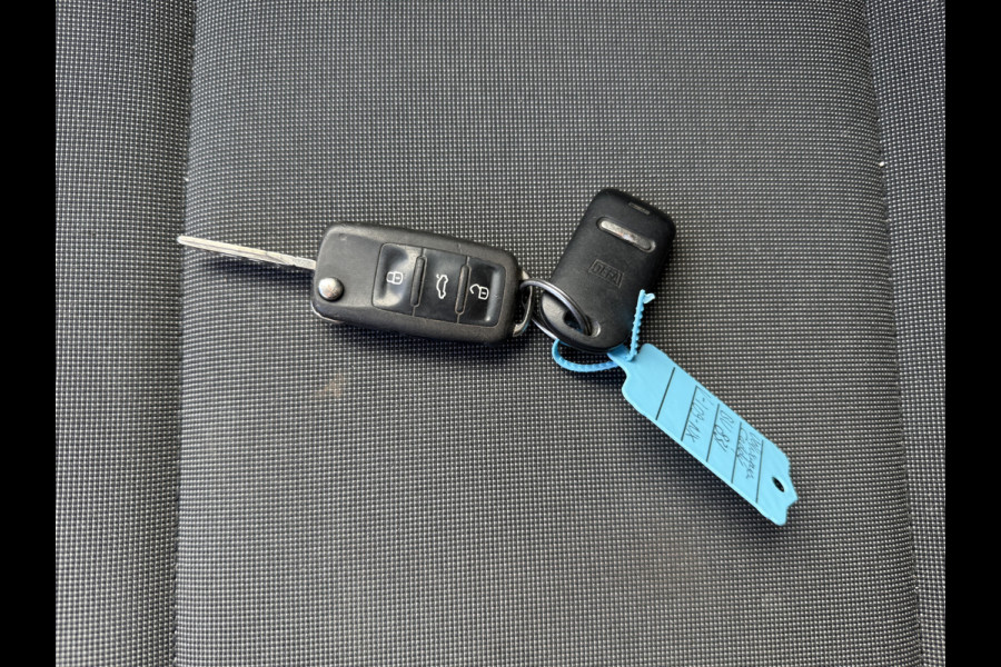 Volkswagen Caddy 2.0 TDI 102PK L1H1 19 inch Airco Cruise Control Carplay Trekhaak Maxton Design parts Navigatie Parkeersensoren