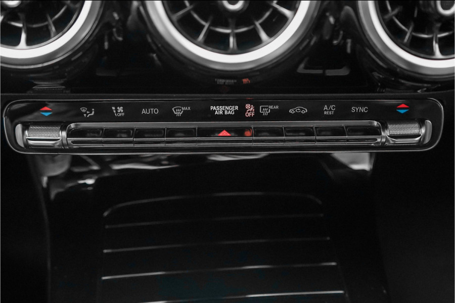 Mercedes-Benz A-Klasse 180 Business Solution AMG Camera CarPlay Black Pack 18"