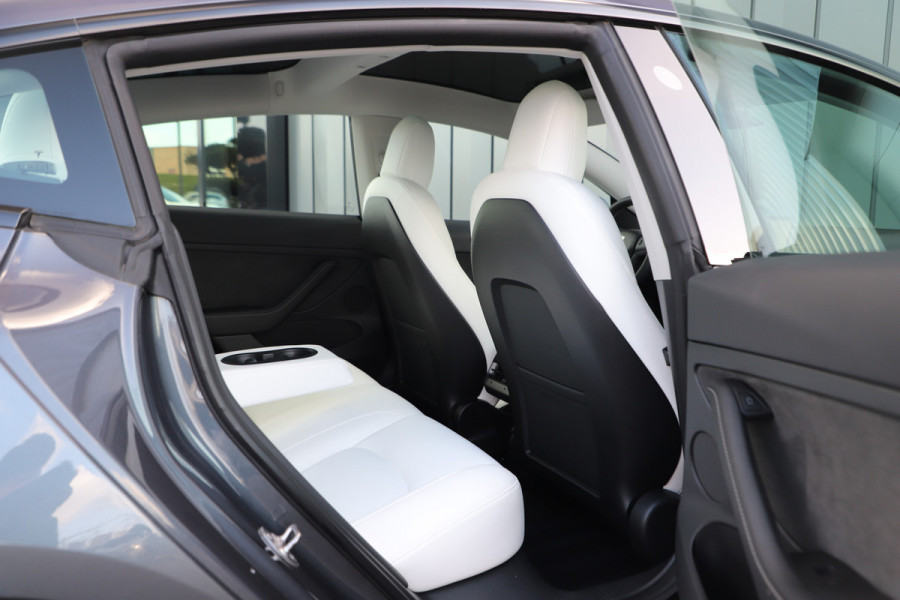 Tesla Model 3 RWD Plus 60 kWh | 283PK | Panoramadak | Stoel/Stuurverw. | Autopilot | Led | Standkachel | 2022.