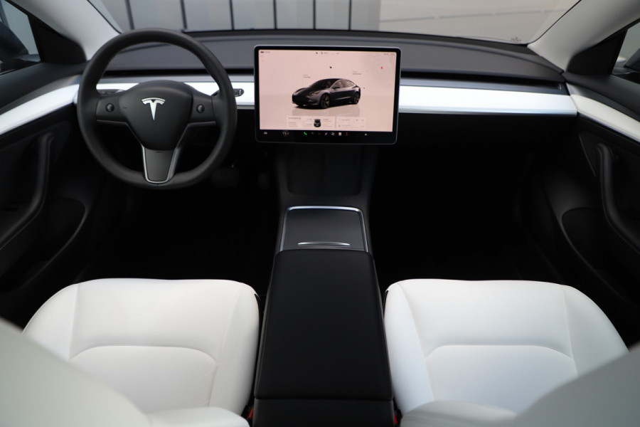 Tesla Model 3 RWD Plus 60 kWh | 283PK | Panoramadak | Stoel/Stuurverw. | Autopilot | Led | Standkachel | 2022.