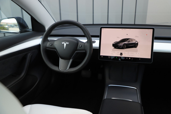 Tesla Model 3 RWD Plus 60 kWh | 283PK | Panoramadak | Stoel/Stuurverw. | Autopilot | Led | Standkachel | 2022.