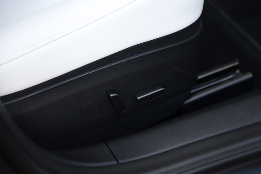 Tesla Model 3 RWD Plus 60 kWh | 283PK | Panoramadak | Stoel/Stuurverw. | Autopilot | Led | Standkachel | 2022.