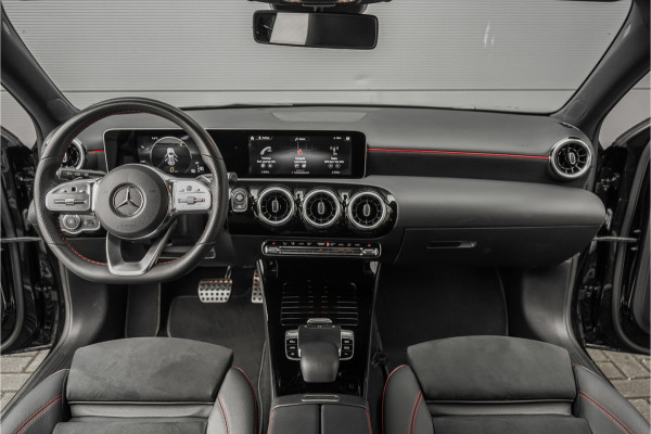 Mercedes-Benz A-Klasse 180 Business Solution AMG Camera CarPlay Black Pack 18"