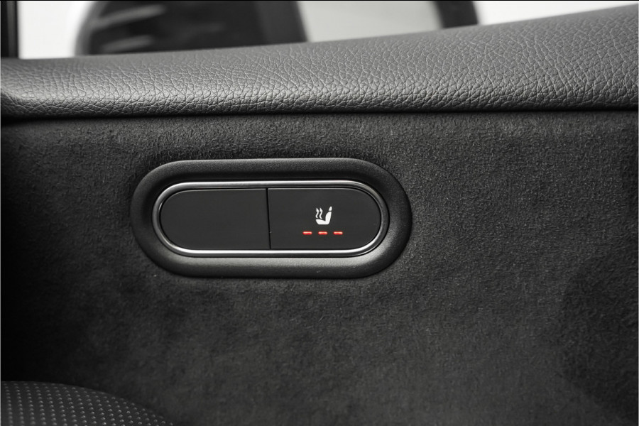 Mercedes-Benz A-Klasse 180 Business Solution AMG Camera CarPlay Black Pack 18"