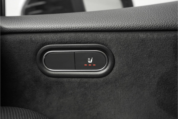 Mercedes-Benz A-Klasse 180 Business Solution AMG Camera CarPlay Black Pack 18"