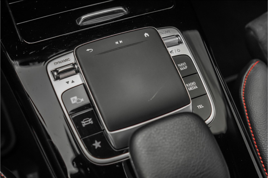 Mercedes-Benz A-Klasse 180 Business Solution AMG Camera CarPlay Black Pack 18"