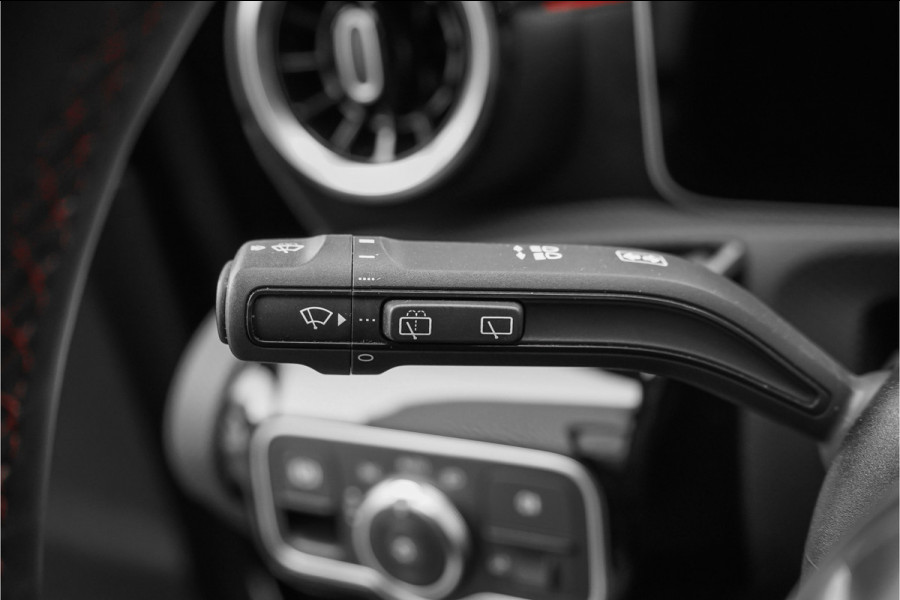 Mercedes-Benz A-Klasse 180 Business Solution AMG Camera CarPlay Black Pack 18"