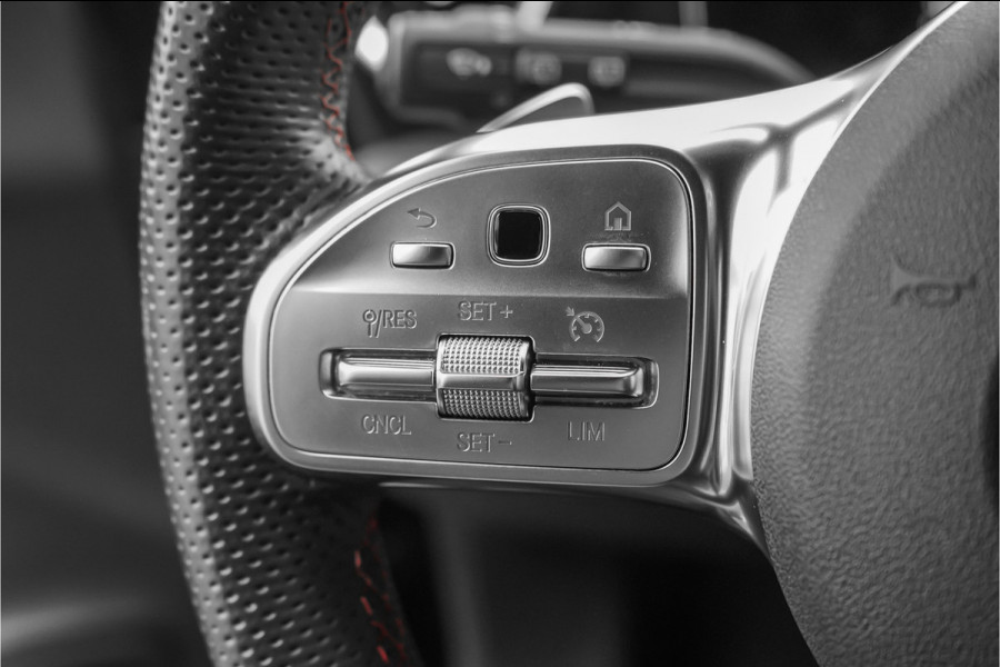 Mercedes-Benz A-Klasse 180 Business Solution AMG Camera CarPlay Black Pack 18"