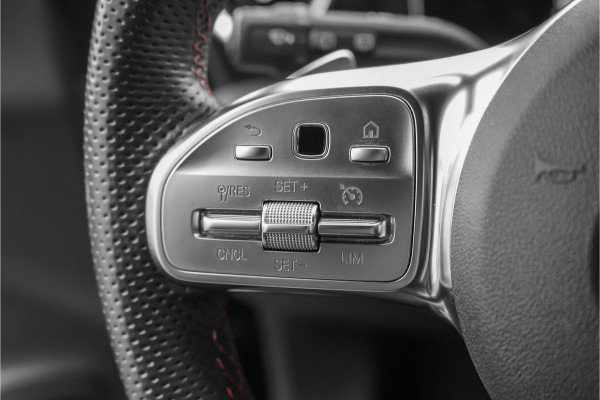 Mercedes-Benz A-Klasse 180 Business Solution AMG Camera CarPlay Black Pack 18"