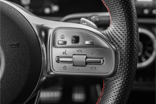 Mercedes-Benz A-Klasse 180 Business Solution AMG Camera CarPlay Black Pack 18"