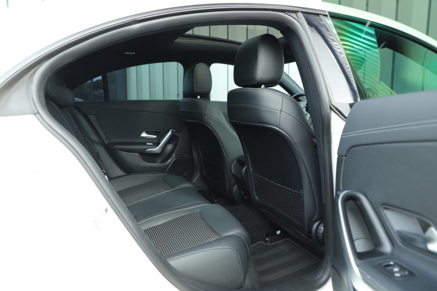 Mercedes-Benz CLA-Klasse 180 Advantage | 136PK | Panoramadak | Led | Widescreen | Carplay | Stoelverwarming | 2020.