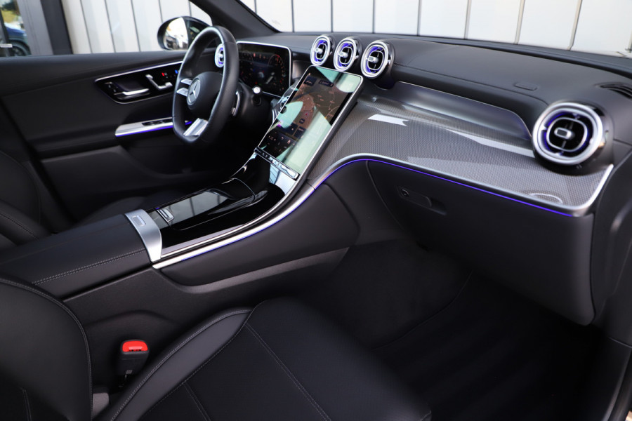 Mercedes-Benz GLC 300e AMG 4-Matic | 313PK | Massage | Keyless-go | Sfeerverlichting | Pano | Distronic+ | Stuurwielverw. | Stoelkoeling | 2024.