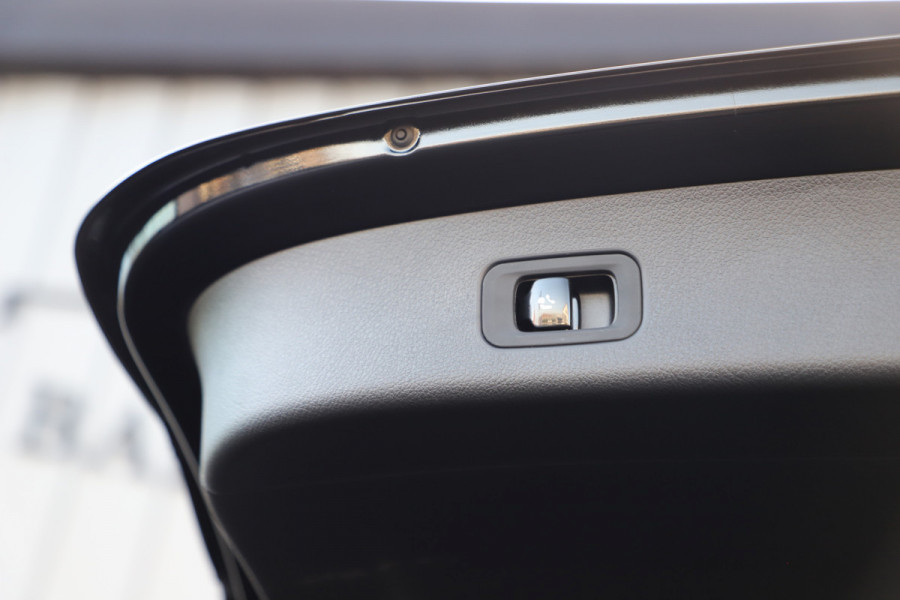 Mercedes-Benz GLC 300e AMG 4-Matic | 313PK | Massage | Keyless-go | Sfeerverlichting | Pano | Distronic+ | Stuurwielverw. | Stoelkoeling | 2024.