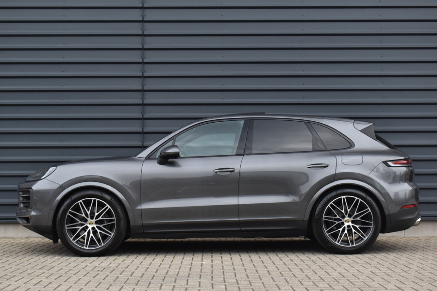 Porsche Cayenne 3.0 E-Hybrid 470pk Sport Chrono | Pano | Matrix | ACC | 21'' Wielen | Bose | Trekhaak | Orig. NL |