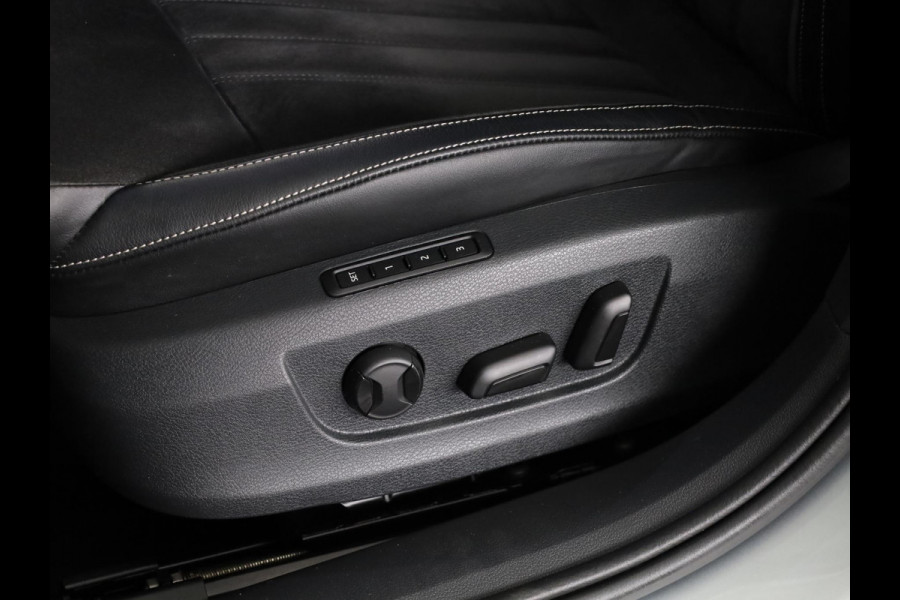 Škoda Superb Combi Business Edition Plus 1.5 TSI 150pk DSG-7 | Trekhaak | Adaptieve cruise controle | 18 inch | Elek. stoel | Voorstoelen en achterbank verwarmd