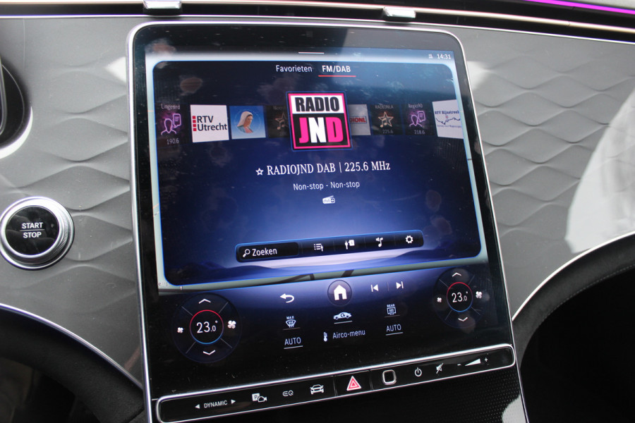 Mercedes-Benz EQE 350 AMG Line 89 kWh / SoH 95,7% / Panoramadak / Camera / Achterasbesturing / Head-up / Luxe Leder / Premium Plus-pakket / Stoelventilatie + Verwarming + Massage / Navigatie / Dodehoek / DAB / ACC