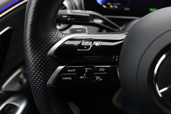Mercedes-Benz EQE 350 AMG Line 89 kWh / SoH 95,7% / Panoramadak / Camera / Achterasbesturing / Head-up / Luxe Leder / Premium Plus-pakket / Stoelventilatie + Verwarming + Massage / Navigatie / Dodehoek / DAB / ACC