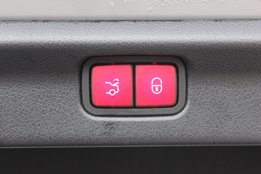 Mercedes-Benz EQE 350 AMG Line 89 kWh / SoH 95,7% / Panoramadak / Camera / Achterasbesturing / Head-up / Luxe Leder / Premium Plus-pakket / Stoelventilatie + Verwarming + Massage / Navigatie / Dodehoek / DAB / ACC