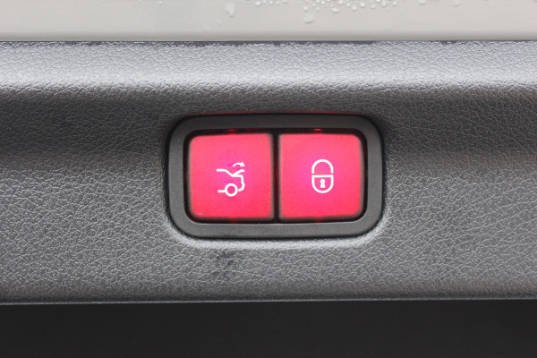 Mercedes-Benz EQE 350 AMG Line 89 kWh / SoH 95,7% / Panoramadak / Camera / Achterasbesturing / Head-up / Luxe Leder / Premium Plus-pakket / Stoelventilatie + Verwarming + Massage / Navigatie / Dodehoek / DAB / ACC