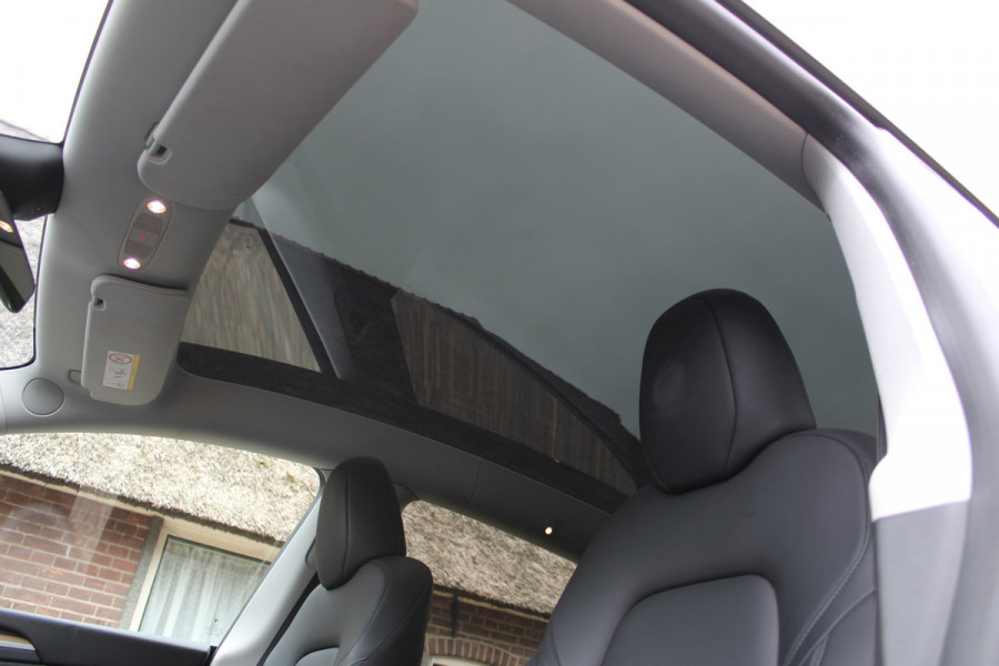 Tesla Model Y LONG RANGE DUAL AWD 75 kWh AUTOPILOT NAVI LEER PANO SOh 95,5%