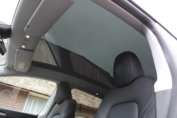 Tesla Model Y LONG RANGE DUAL AWD 75 kWh AUTOPILOT NAVI LEER PANO SOh 95,5%