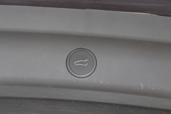 Tesla Model Y LONG RANGE DUAL AWD 75 kWh AUTOPILOT NAVI LEER PANO SOh 95,5%