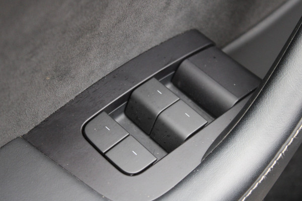 Tesla Model Y LONG RANGE DUAL AWD 75 kWh AUTOPILOT NAVI LEER PANO SOh 95,5%