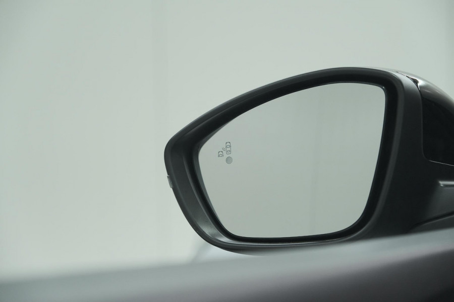 Peugeot 2008 PureTech 130 EAT8 Allure | Allseason banden | 360 Camera | Dodehoekdetectie | Apple Carplay | Stoelverwarming