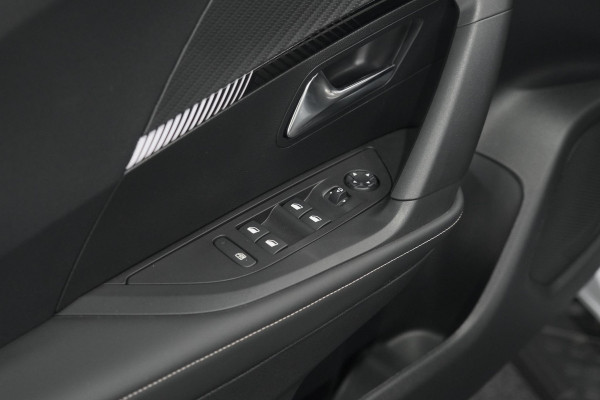 Peugeot 2008 PureTech 130 EAT8 Allure | Allseason banden | 360 Camera | Dodehoekdetectie | Apple Carplay | Stoelverwarming
