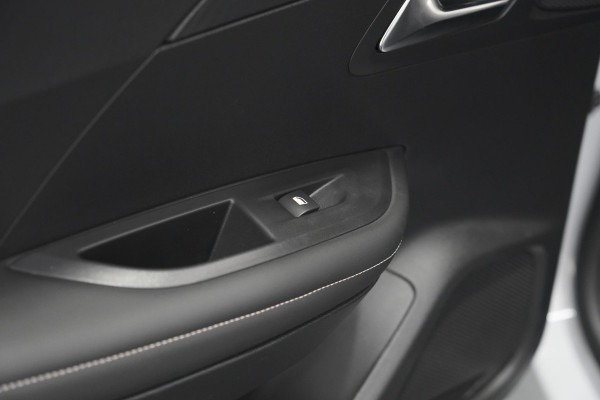 Peugeot 2008 PureTech 130 EAT8 Allure | Allseason banden | 360 Camera | Dodehoekdetectie | Apple Carplay | Stoelverwarming
