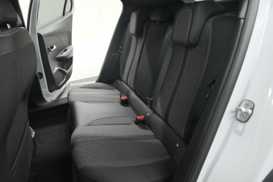 Peugeot 2008 PureTech 130 EAT8 Allure | Allseason banden | 360 Camera | Dodehoekdetectie | Apple Carplay | Stoelverwarming