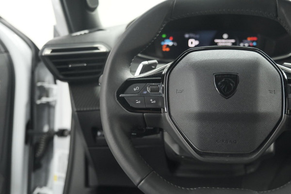 Peugeot 2008 PureTech 130 EAT8 Allure | Allseason banden | 360 Camera | Dodehoekdetectie | Apple Carplay | Stoelverwarming
