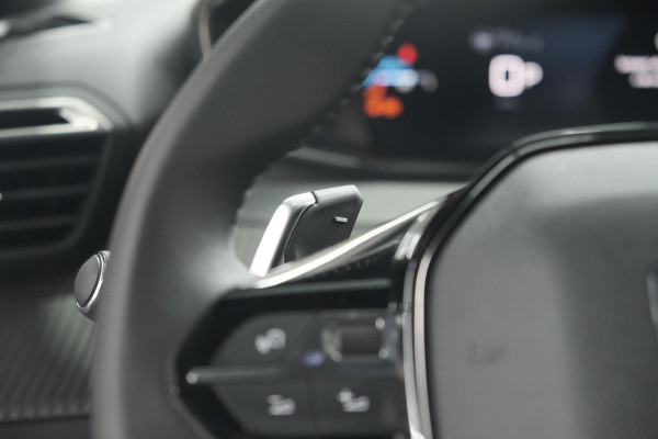 Peugeot 2008 PureTech 130 EAT8 Allure | Allseason banden | 360 Camera | Dodehoekdetectie | Apple Carplay | Stoelverwarming