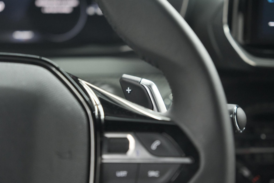 Peugeot 2008 PureTech 130 EAT8 Allure | Allseason banden | 360 Camera | Dodehoekdetectie | Apple Carplay | Stoelverwarming