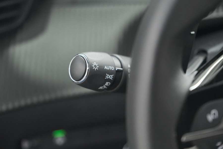 Peugeot 2008 PureTech 130 EAT8 Allure | Allseason banden | 360 Camera | Dodehoekdetectie | Apple Carplay | Stoelverwarming