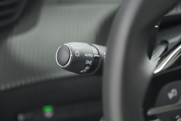 Peugeot 2008 PureTech 130 EAT8 Allure | Allseason banden | 360 Camera | Dodehoekdetectie | Apple Carplay | Stoelverwarming