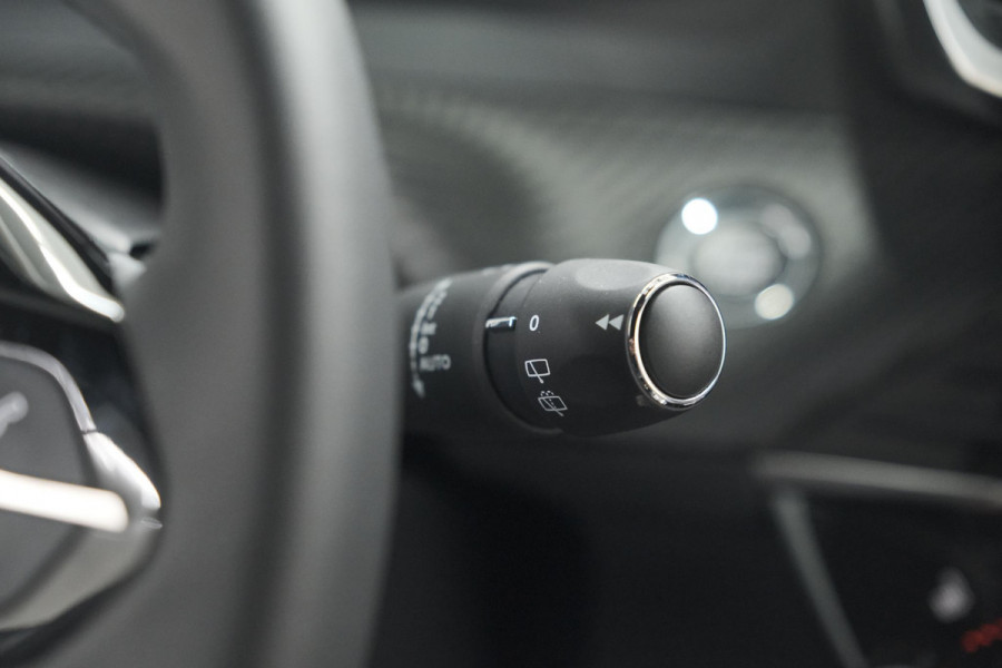 Peugeot 2008 PureTech 130 EAT8 Allure | Allseason banden | 360 Camera | Dodehoekdetectie | Apple Carplay | Stoelverwarming