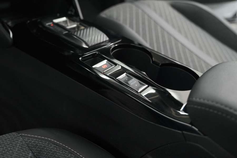 Peugeot 2008 PureTech 130 EAT8 Allure | Allseason banden | 360 Camera | Dodehoekdetectie | Apple Carplay | Stoelverwarming