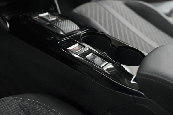 Peugeot 2008 PureTech 130 EAT8 Allure | Allseason banden | 360 Camera | Dodehoekdetectie | Apple Carplay | Stoelverwarming