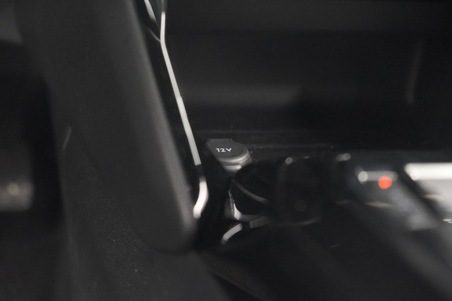 Peugeot 2008 PureTech 130 EAT8 Allure | Allseason banden | 360 Camera | Dodehoekdetectie | Apple Carplay | Stoelverwarming