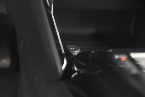 Peugeot 2008 PureTech 130 EAT8 Allure | Allseason banden | 360 Camera | Dodehoekdetectie | Apple Carplay | Stoelverwarming
