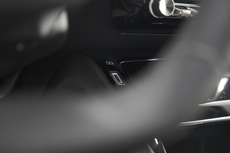 Peugeot 2008 PureTech 130 EAT8 Allure | Allseason banden | 360 Camera | Dodehoekdetectie | Apple Carplay | Stoelverwarming