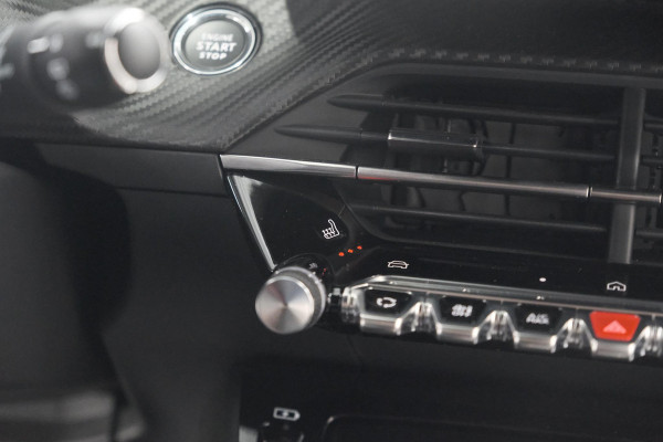Peugeot 2008 PureTech 130 EAT8 Allure | Allseason banden | 360 Camera | Dodehoekdetectie | Apple Carplay | Stoelverwarming