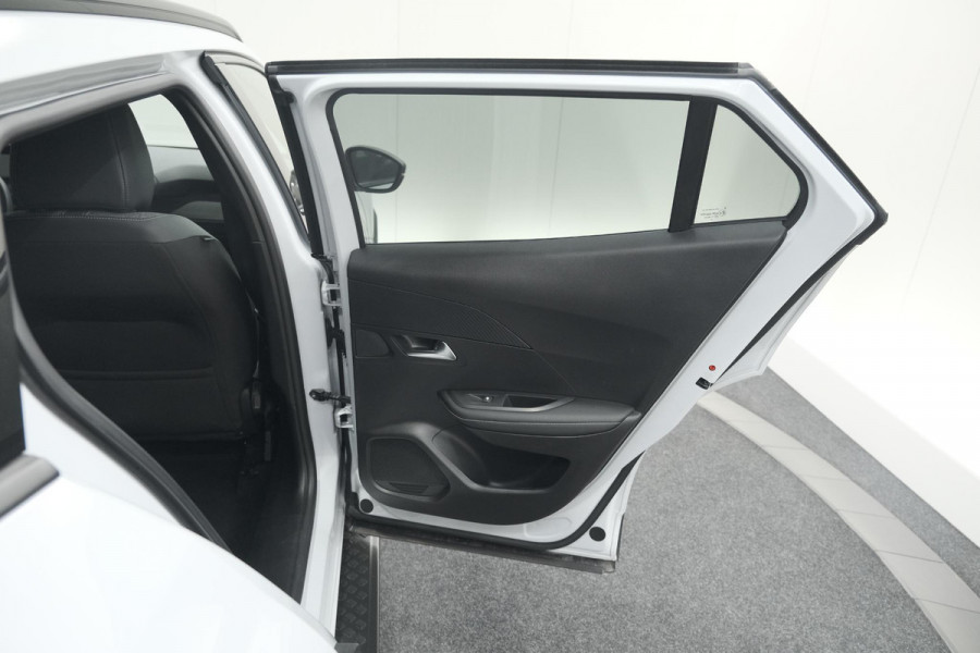 Peugeot 2008 PureTech 130 EAT8 Allure | Allseason banden | 360 Camera | Dodehoekdetectie | Apple Carplay | Stoelverwarming