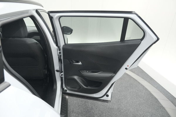 Peugeot 2008 PureTech 130 EAT8 Allure | Allseason banden | 360 Camera | Dodehoekdetectie | Apple Carplay | Stoelverwarming