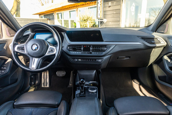 BMW 1-serie 118i High Executive M-Sport I Led I Live Cockpit Professional I Adaptive Cruise I Shadow Line I Stoelverwarming I BTW