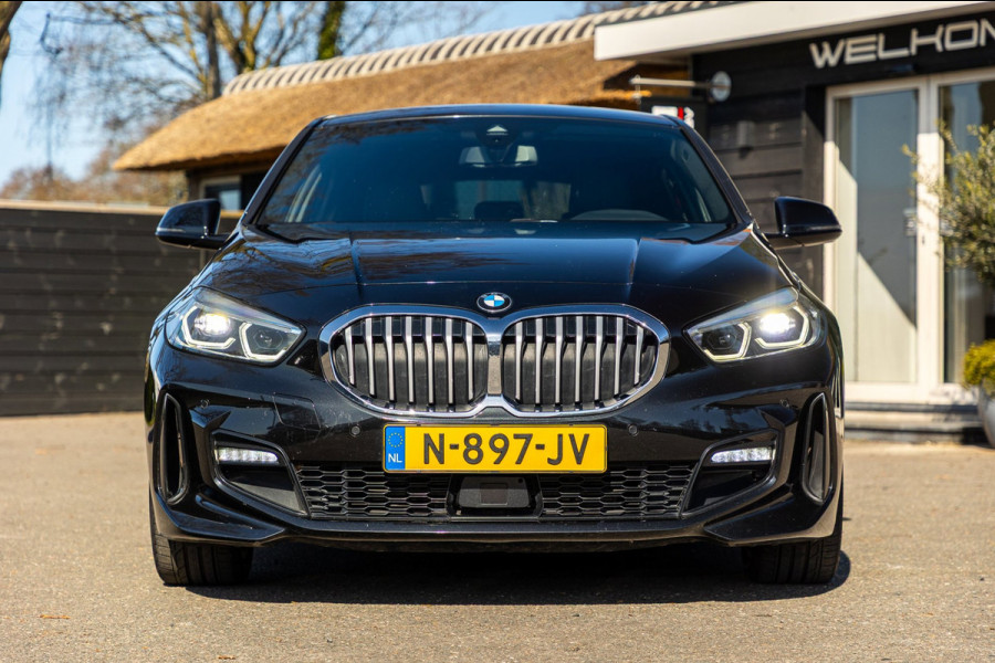 BMW 1-serie 118i High Executive M-Sport I Led I Live Cockpit Professional I Adaptive Cruise I Shadow Line I Stoelverwarming I BTW