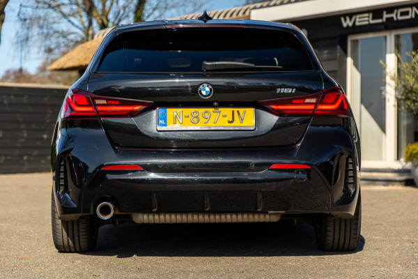 BMW 1-serie 118i High Executive M-Sport I Led I Live Cockpit Professional I Adaptive Cruise I Shadow Line I Stoelverwarming I BTW